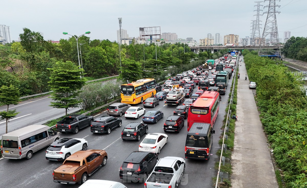 Mưa tầm tã cả ngày, cao tốc Pháp Vân - Cầu Giẽ ùn tắc nhiều giờ - Ảnh 8.