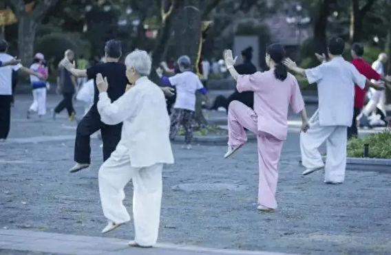 Ngày nào cũng cho 1 loại quả vào cốc nước ấm, 6 tháng sau người đàn ông 67 tuổi nhận kết quả không ngờ khi đi khám - Ảnh 1.