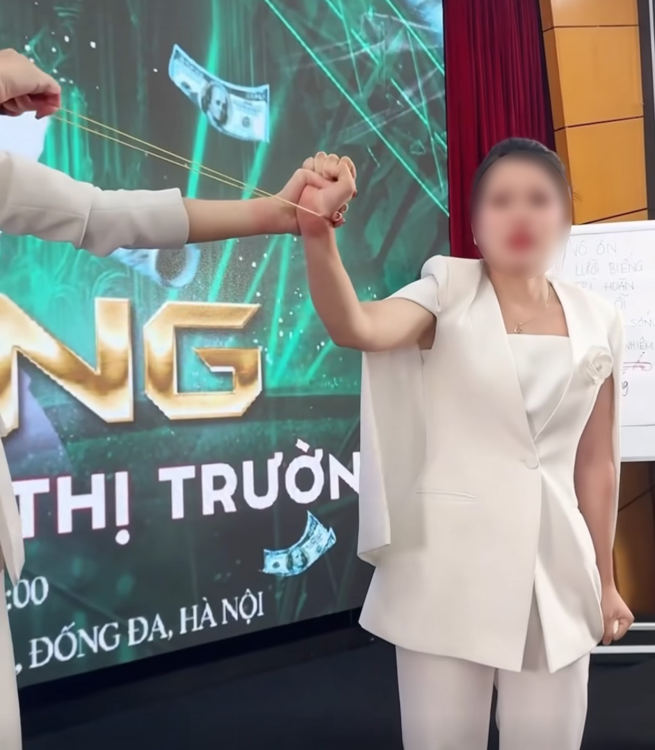 Bị nữ "tập tài" bắn chun rút tay để đào tạo bán hàng, người trong cuộc nói chuyện gì?