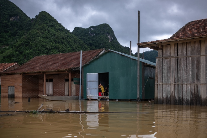 Lạ kỳ nơi người dân “sống vui với lũ” và chuyện nữ doanh nhân đứng sau những căn nhà “không bao giờ chìm” ở miền Trung - Ảnh 7.