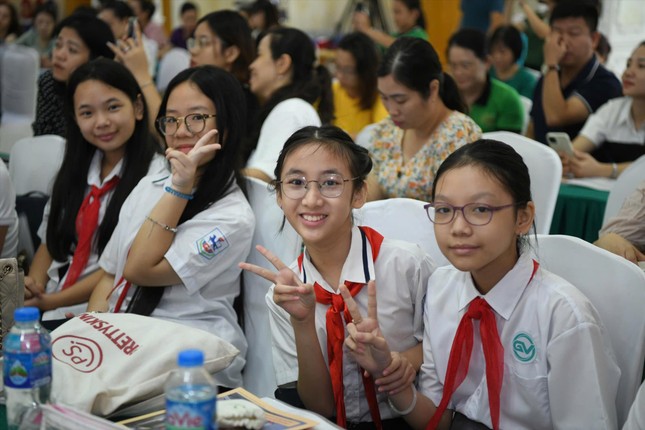 Học sinh lớp 9 l&agrave;m quen với c&aacute;ch kiểm tra, đ&aacute;nh gi&aacute; mới - Ảnh 1.