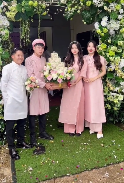 Con trai bà Tân Vlog tái hôn- Ảnh 4. Con trai bà Tân Vlog tái hôn- Ảnh 4.