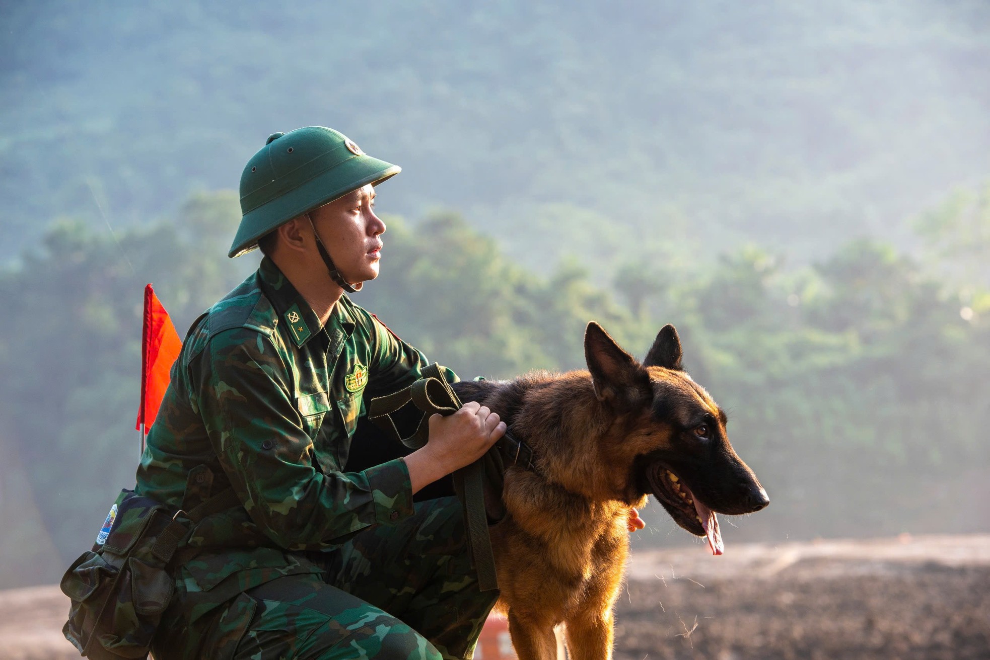 Cảm động những chú quân khuyển Biên phòng làm nhiệm vụ tại Làng Nủ - Ảnh 9.