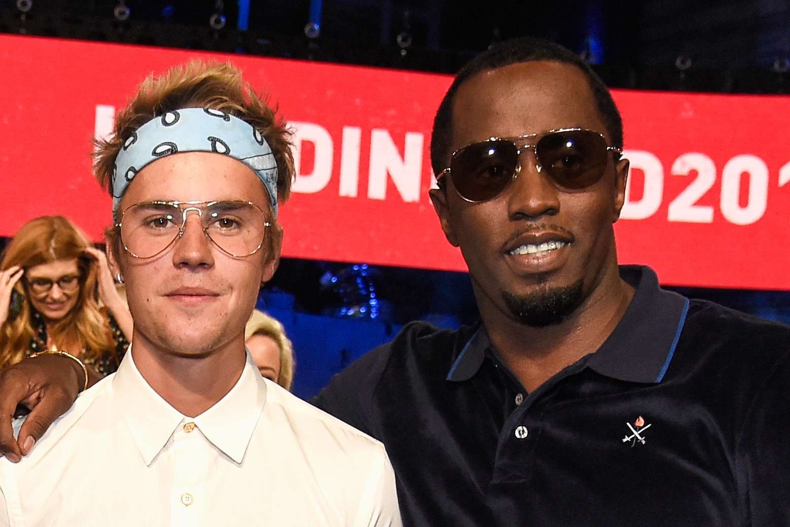 Clip Diddy gạ gẫm Justin Bieber năm 15 tuổi