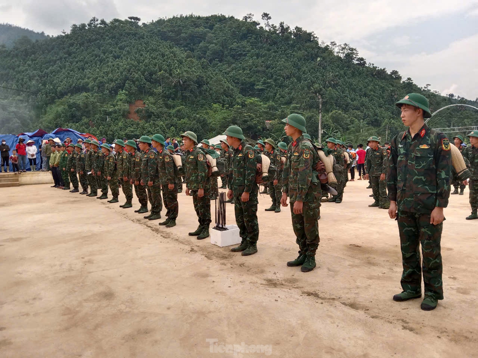 Bịn rịn những người lính chia tay Làng Nủ - Ảnh 5.