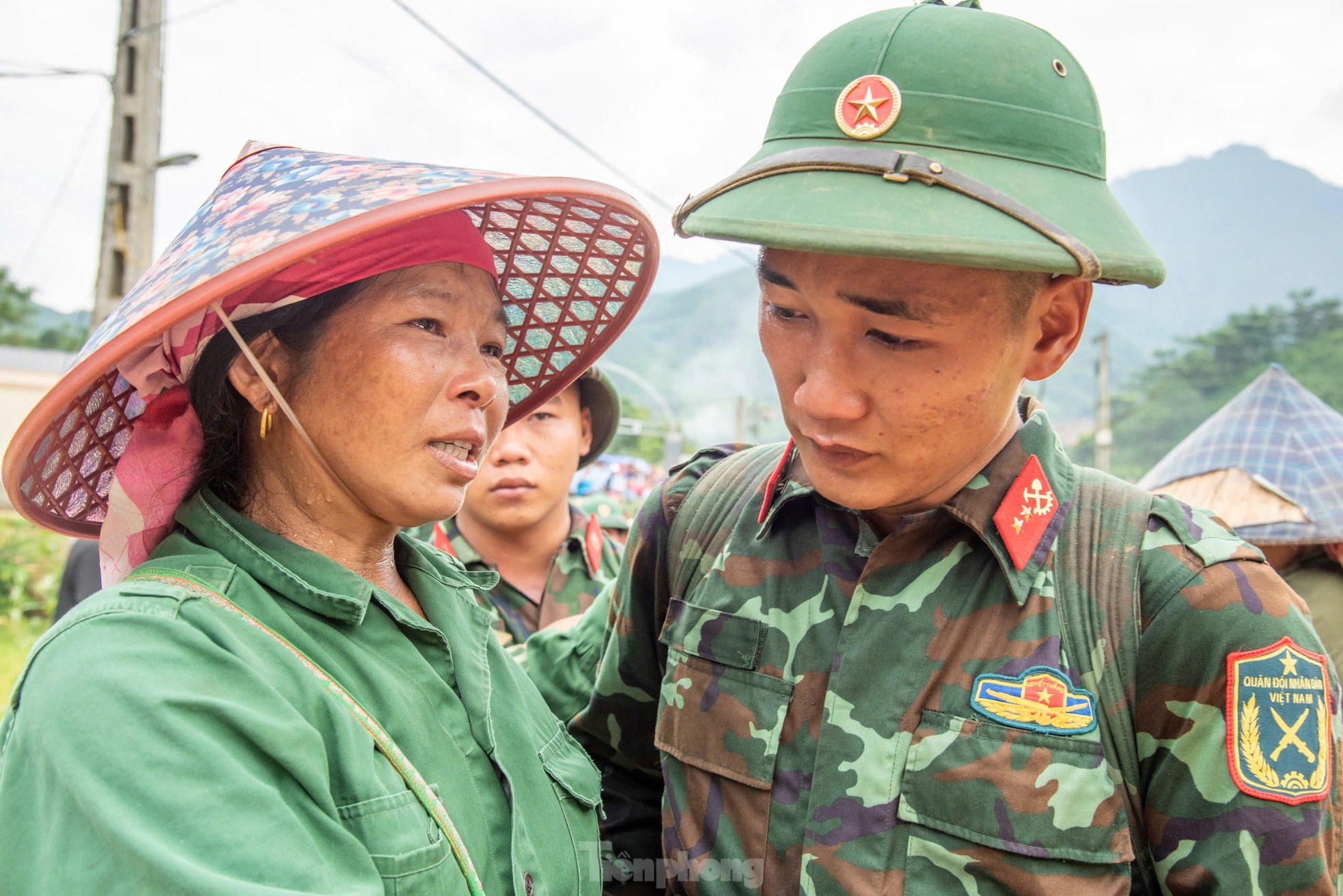 Bịn rịn những người lính chia tay Làng Nủ - Ảnh 14.