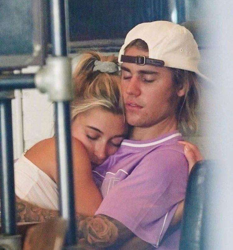 The girl who "saved" Justin Bieber from his darkest period, the person who made the male singer panic for fear of losing her - Photo 1.