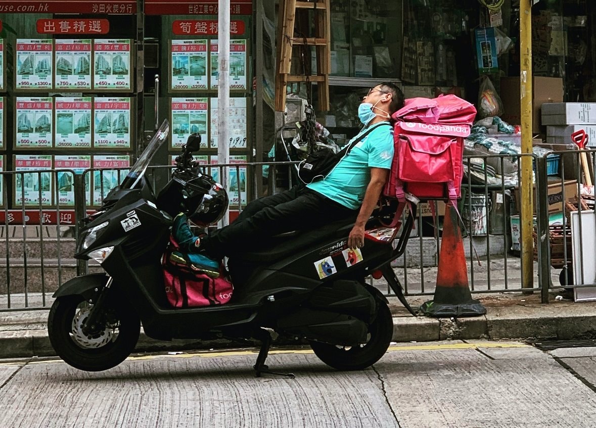 Một hãng giao đồ ăn nổi tiếng công bố mức lương và điều kiện lao động khiến cộng đồng mạng dậy sóng, bị cáo buộc gian dối và bóc lột nhân viên- Ảnh 2.