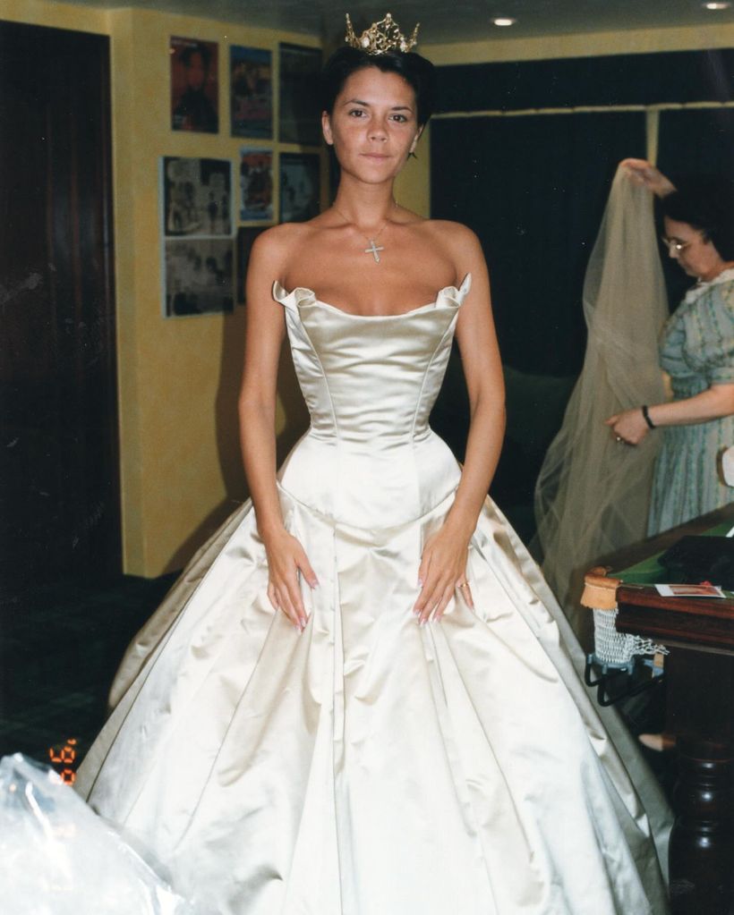 8b5edfc7d959-victoria-beckham-wedding-dress-1727322255008-17273222554041232602620-1727334471198-1727334471324282149848.jpg