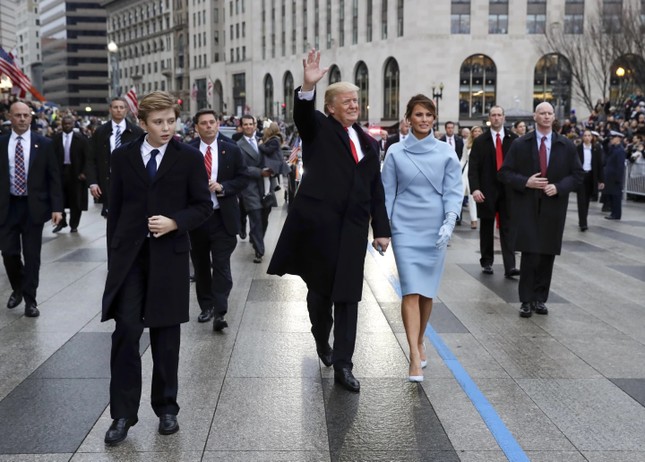 Bà Melania Trump lại phá vỡ chuẩn mực dành cho các đệ nhất phu nhân Mỹ - Ảnh 5.