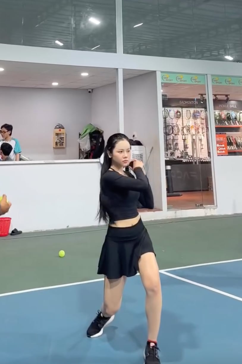 Ý Nhi khoe cảnh nhễ nhại mồ hôi trên sân pickleball, lộ chi tiết phải gọi tên Xemesis- Ảnh 4.