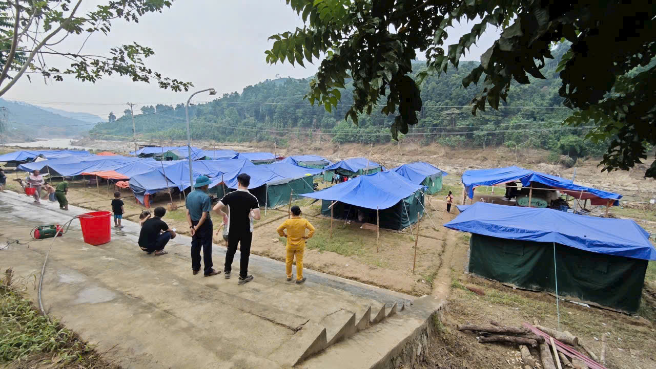 Người đàn ông mất cả gia đình em trai trong trận sạt lở ở Si Ma Cai: Nghe tiếng kêu cứu mà bất lực - Ảnh 9.