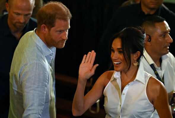 Cựu nhân viên hoàng gia so sánh Meghan với một nàng công chúa nổi tiếng lập dị và &quot;khó chiều&quot;- Ảnh 1.