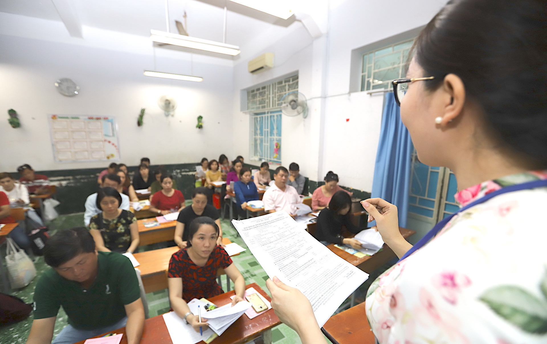 Đóng quỹ lớp đầu năm, nhiều phụ huynh bị cuốn vào 'cuộc chơi của người có tiền' - Ảnh 1.