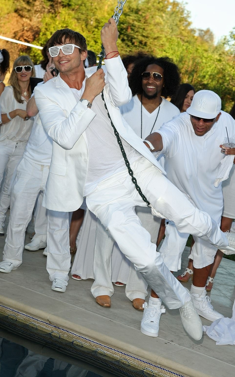 Inside the notorious White Party of the recently arrested boss - Photo 3.