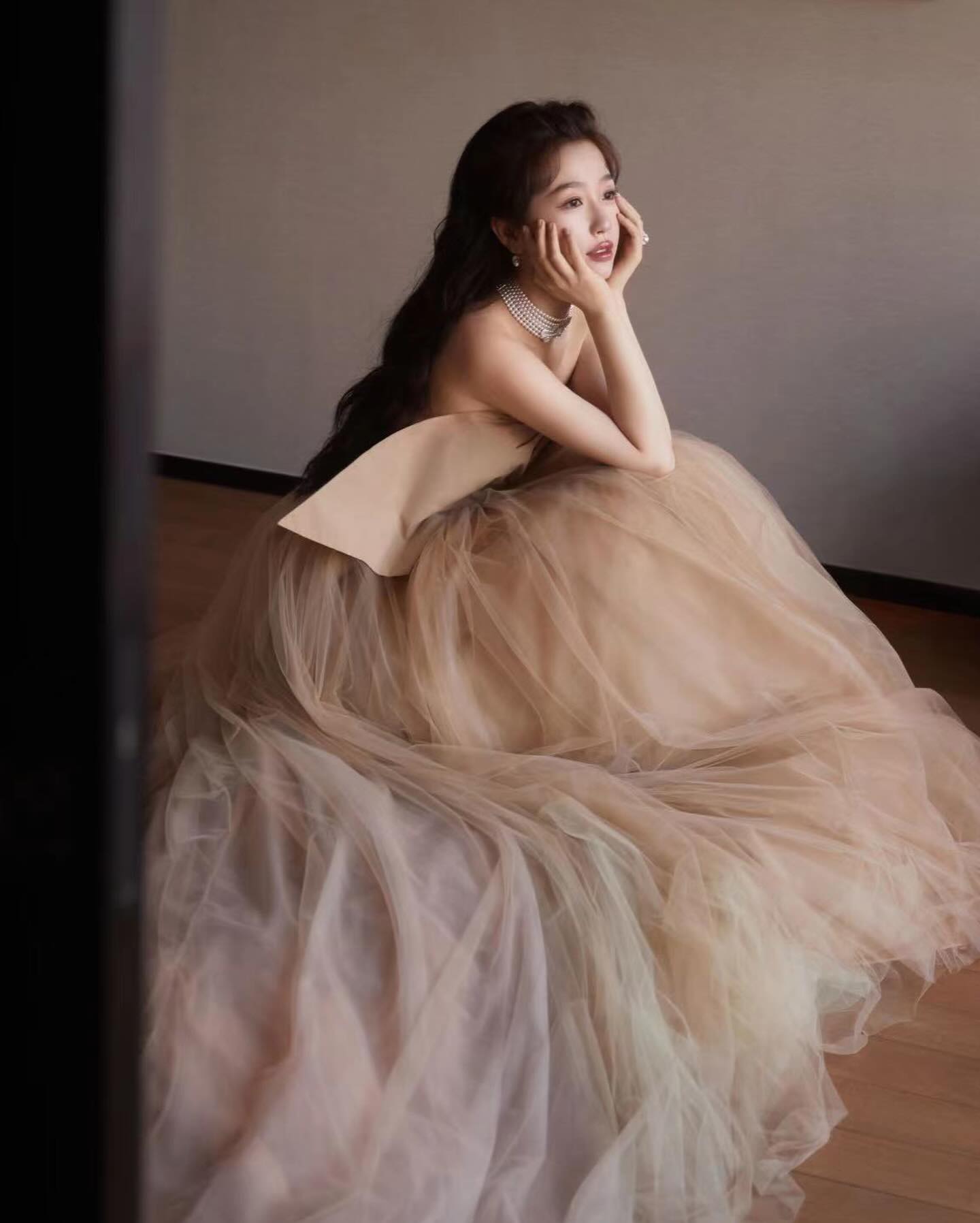 Nữ hoàng váy cưới cũng xuất hiện trong bữa tiệc trắng của Diddy, ngoại hình tuổi 74 gây tranh cãi- Ảnh 13. Nữ hoàng váy cưới cũng xuất hiện trong bữa tiệc trắng của Diddy, ngoại hình tuổi 74 gây tranh cãi- Ảnh 13.