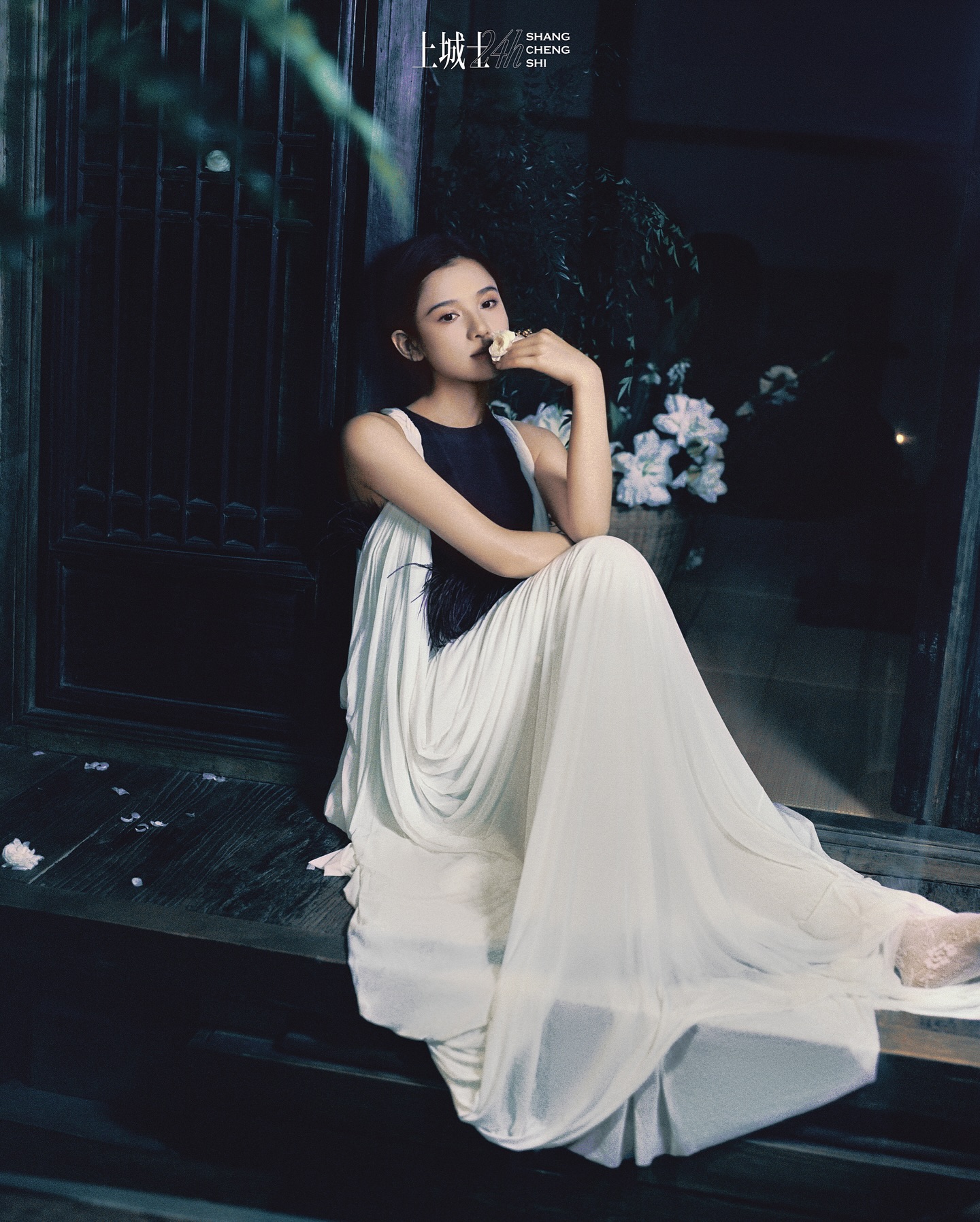 Nữ hoàng váy cưới cũng xuất hiện trong bữa tiệc trắng của Diddy, ngoại hình tuổi 74 gây tranh cãi- Ảnh 18. Nữ hoàng váy cưới cũng xuất hiện trong bữa tiệc trắng của Diddy, ngoại hình tuổi 74 gây tranh cãi- Ảnh 18.