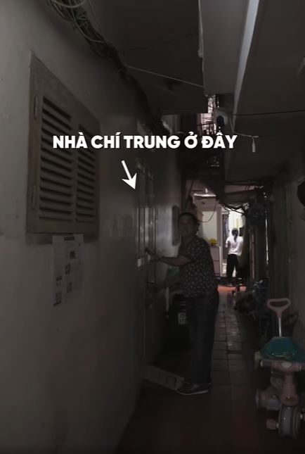 NSƯT Chí Trung không sống cùng bạn gái đại gia kém 18 tuổi, hé lộ chỗ ở tại số 1 Tràng Tiền - Ảnh 2.