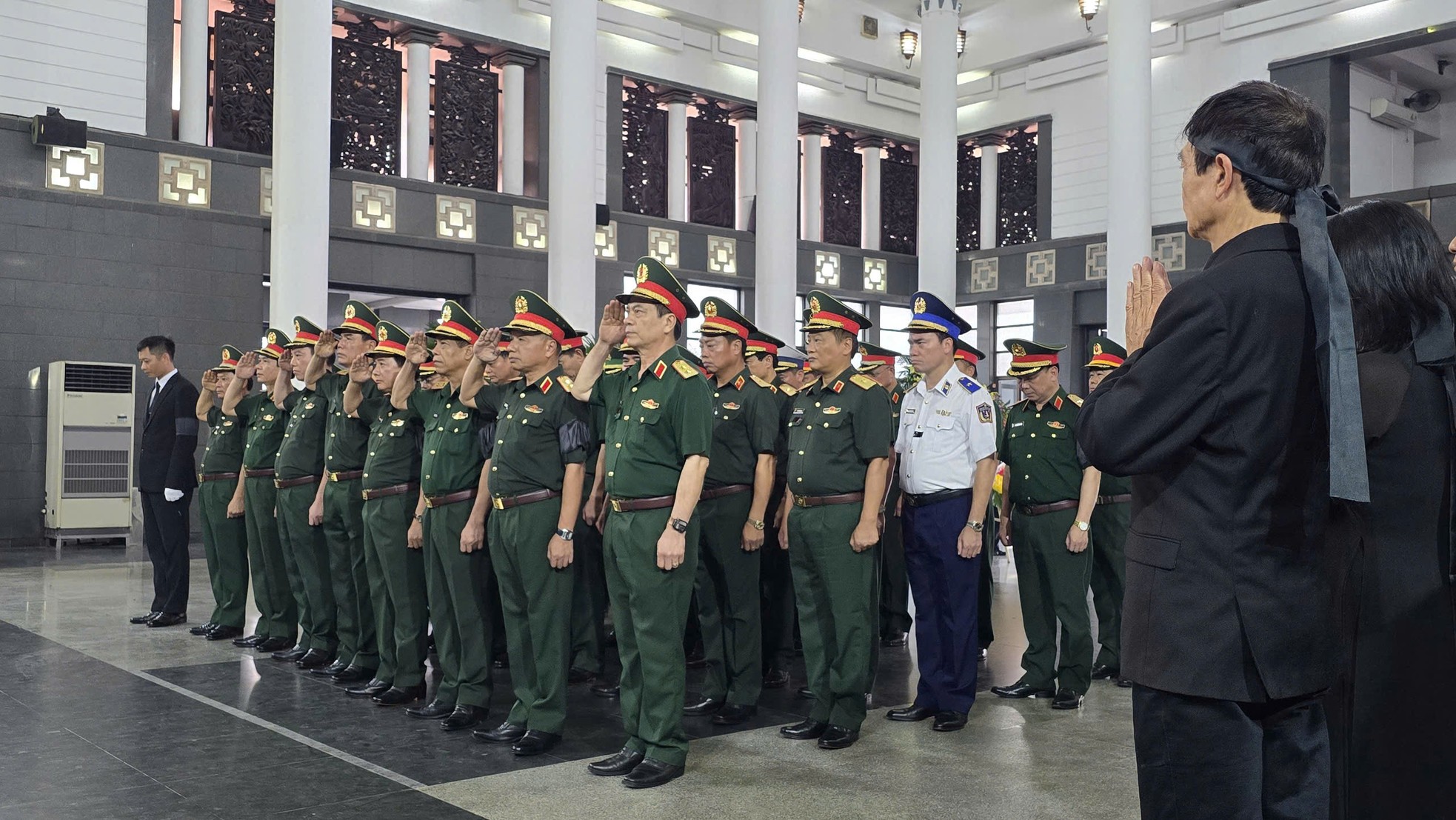 Thường trực Ban Bí thư Lương Cường cùng nhiều lãnh đạo viếng phu nhân Đại tướng Võ Nguyên Giáp - Ảnh 14.