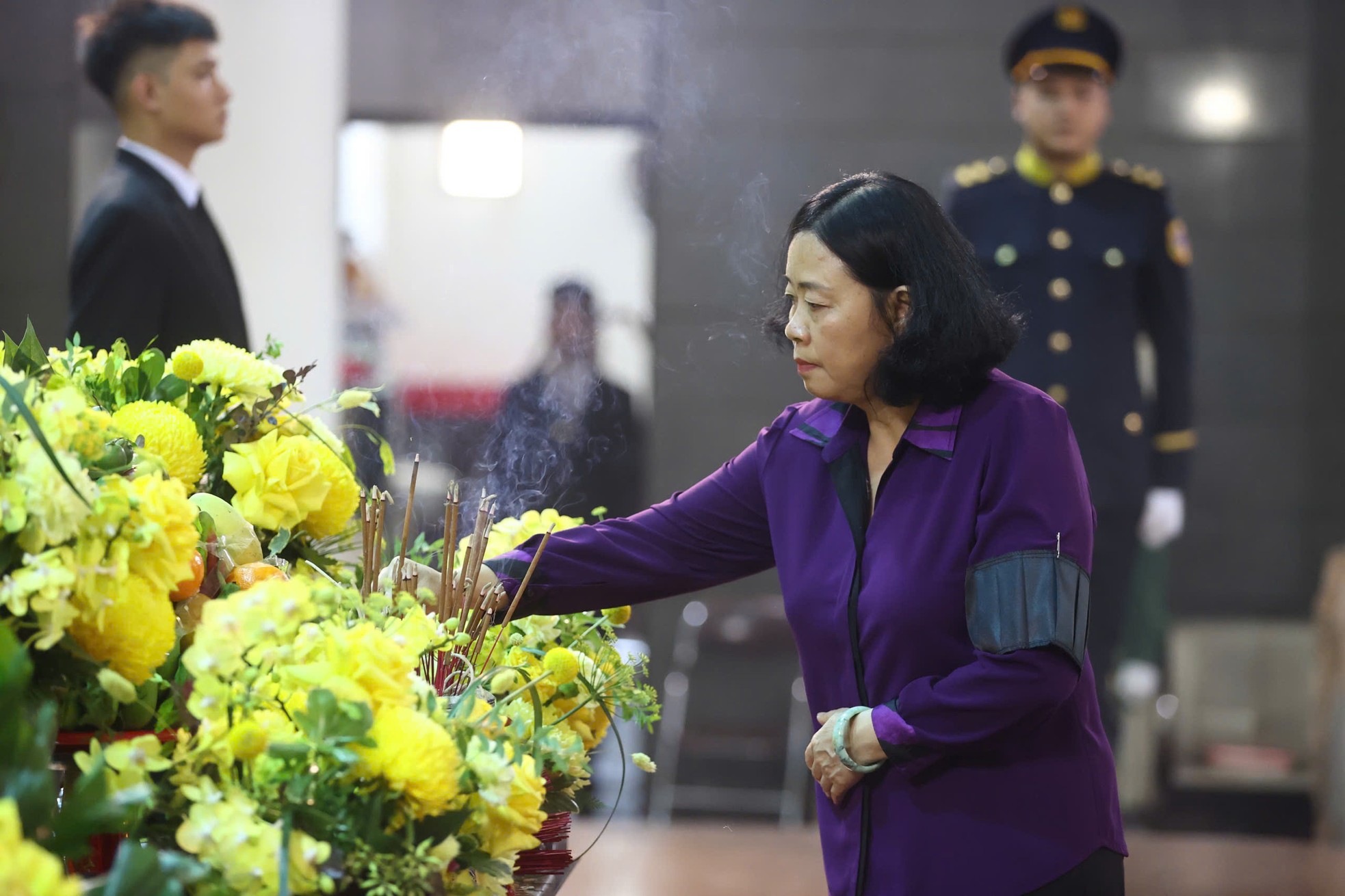 Thường trực Ban Bí thư Lương Cường cùng nhiều lãnh đạo viếng phu nhân Đại tướng Võ Nguyên Giáp - Ảnh 9.