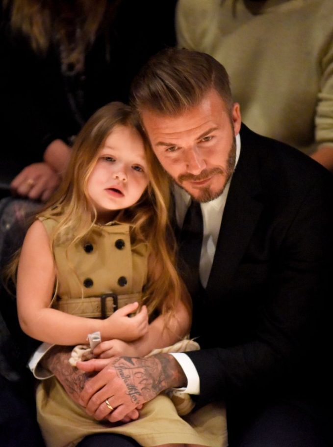 Tiểu thư Harper nhà Beckham dậy thì lấn át cả bố mẹ, thay đổi ra sao so với lần đầu dự show thời trang vào hơn 10 năm trước? - Ảnh 6.