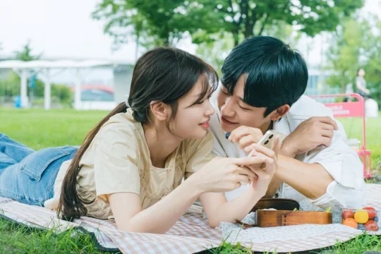 Rating Love Next Door giảm mạnh, netizen mệt mỏi vì cặp chính cứ yêu rồi lại “quay xe”- Ảnh 2.