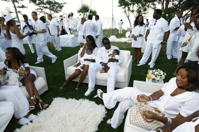 Shocking list of 1,000 Hollywood stars attending sexual predator Diddy's "white party" - Photo 3.