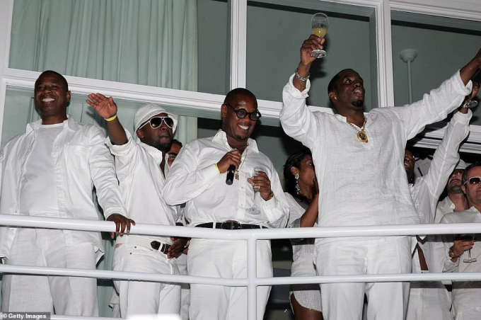 Shocking list of 1,000 Hollywood stars attending sexual predator Diddy's "white party" - Photo 4.