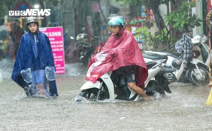 Dự báo thời tiết ngày 30/9: Không khí lạnh áp sát, Bắc Bộ và Thanh Hoá mưa lớn - Ảnh 1.