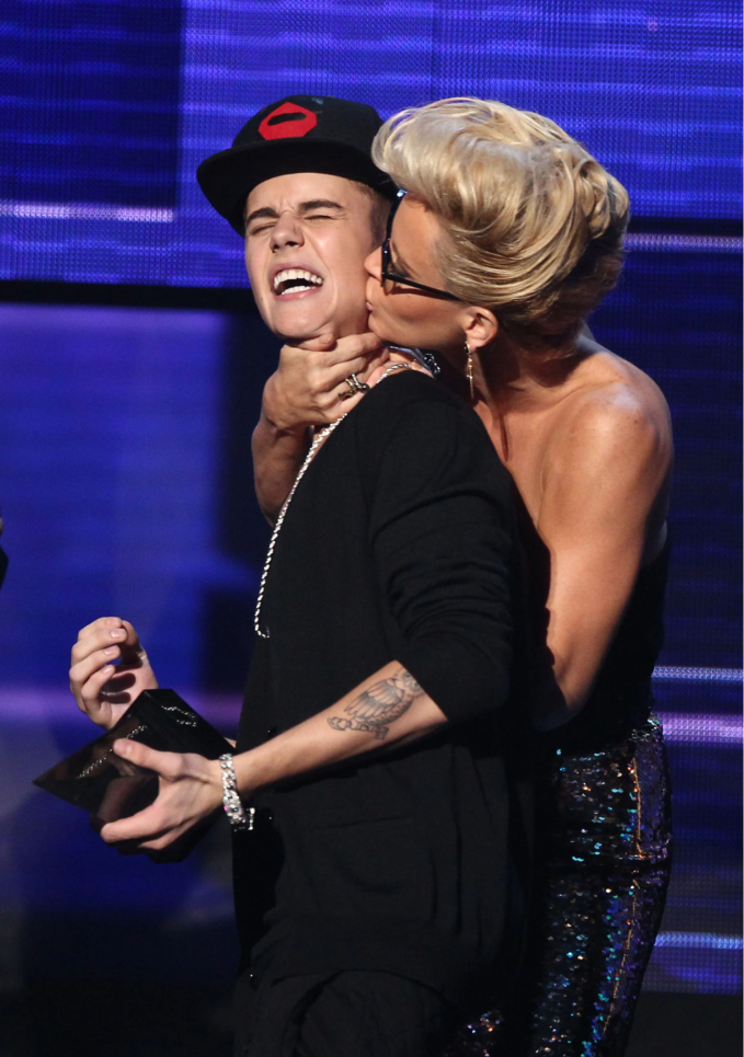 Save Justin Bieber: Victim of Diddy's "predatory ecosystem" - Photo 8.