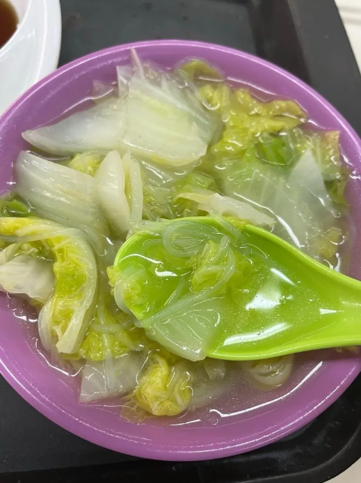 Bát canh ở canteen ĐH Thanh Hoa bất ngờ gây sốt: Nhờ nó, tôi nhận ra sự khác biệt "cao vời vợi" giữa trường top đầu và trường bình thường - Ảnh 1. Bát canh ở canteen ĐH Thanh Hoa bất ngờ gây sốt: Nhờ nó, tôi nhận ra sự khác biệt "cao vời vợi" giữa trường top đầu và trường bình thường - Ảnh 1.