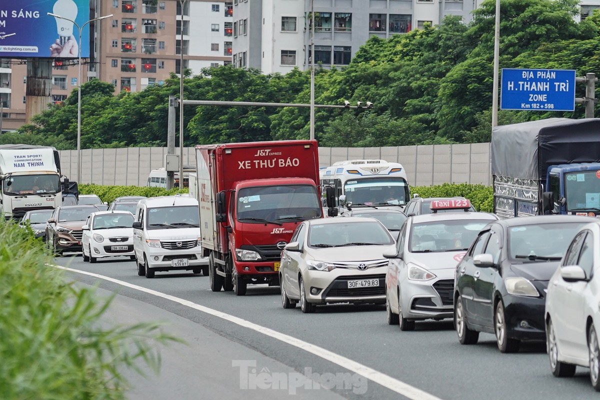 Hết kỳ nghỉ lễ, cao tốc Pháp Vân - Cầu Giẽ ùn ứ kéo dài từ sáng sớm - Ảnh 7.