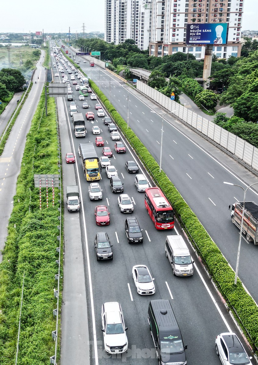 Hết kỳ nghỉ lễ, cao tốc Pháp Vân - Cầu Giẽ ùn ứ kéo dài từ sáng sớm - Ảnh 3.