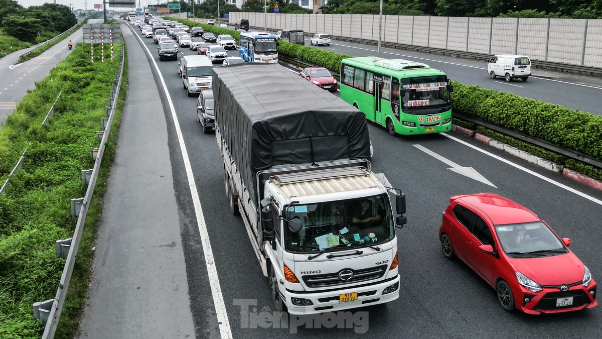 Hết kỳ nghỉ lễ, cao tốc Pháp Vân - Cầu Giẽ ùn ứ kéo dài từ sáng sớm - Ảnh 8.