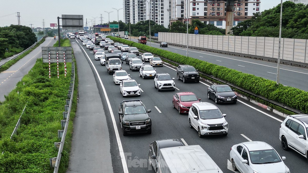 Hết kỳ nghỉ lễ, cao tốc Pháp Vân - Cầu Giẽ ùn ứ kéo dài từ sáng sớm - Ảnh 9.