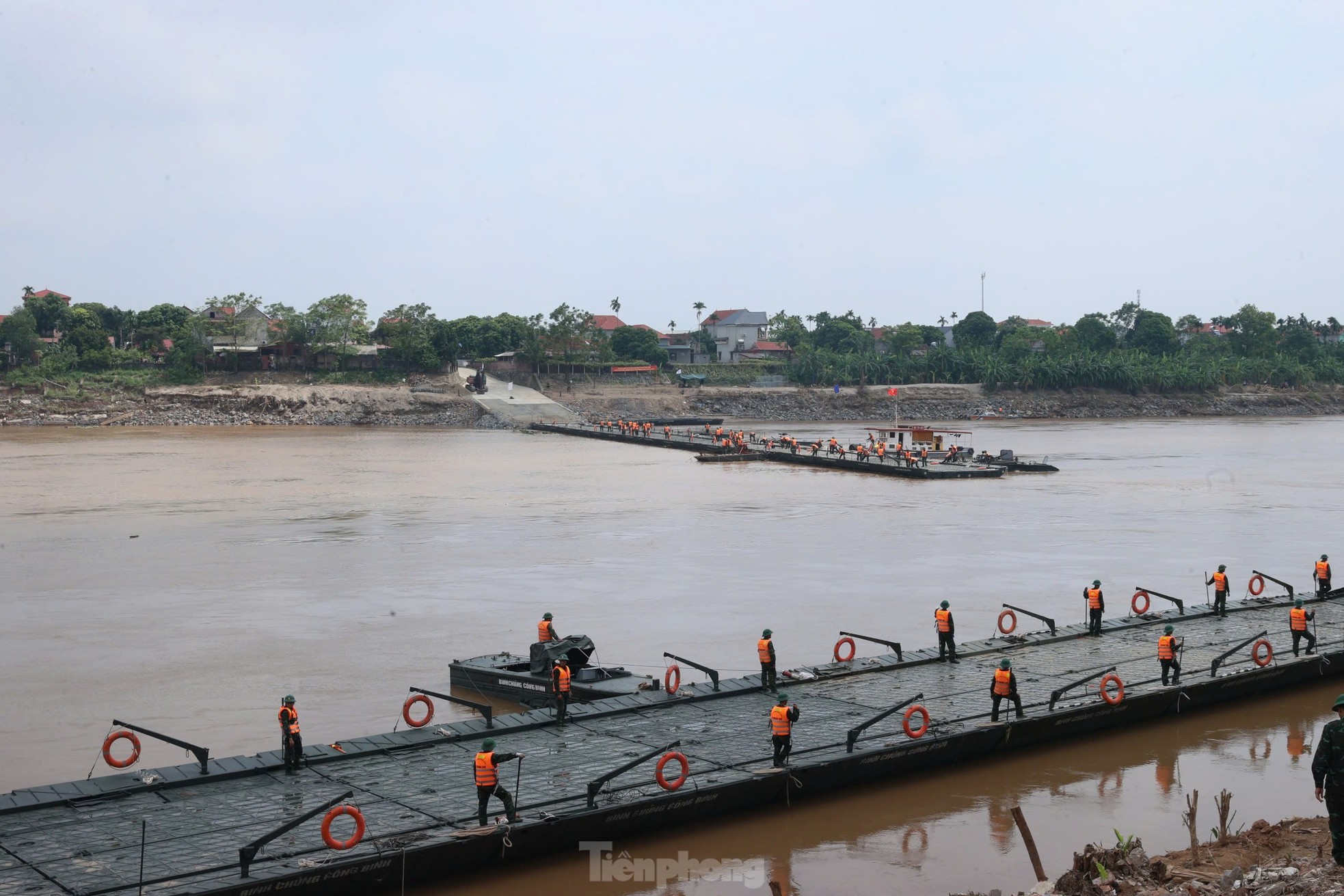 Ngày 30/9, thông xe cầu phao thay thế cầu Phong Châu - Ảnh 10.