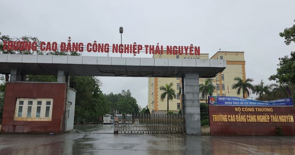 Hàng loạt học sinh trường cao đẳng nhập viện chưa rõ nguyên nhân