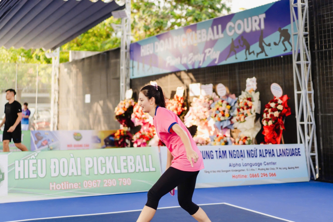 Ra sân Pickleball bắt gặp hoa khôi bóng chuyền Thu Hoài hẹn hò với bạn trai - Ảnh 4.