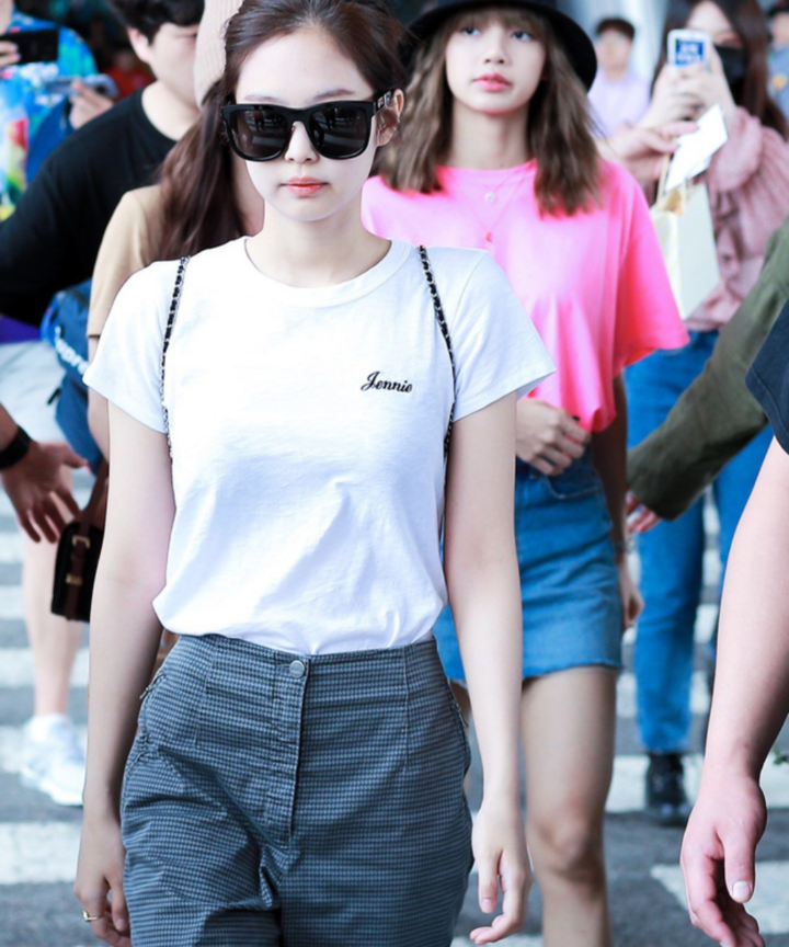 Kiểu cổ &aacute;o n&agrave;o ph&ugrave; hợp với cơ thể của bạn? - Ảnh 1.