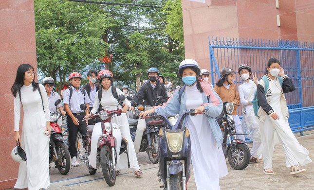 Sáng nay, hơn 23 triệu học sinh khai giảng năm học mới - Ảnh 27.