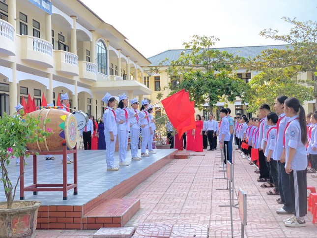 Sáng nay, hơn 23 triệu học sinh khai giảng năm học mới - Ảnh 17.