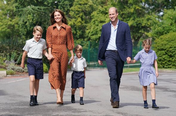 Học phí &quot;khủng&quot; của 3 con nhà William - Kate: 2,6 tỷ đồng mỗi năm liệu có xứng đáng? - Ảnh 2.