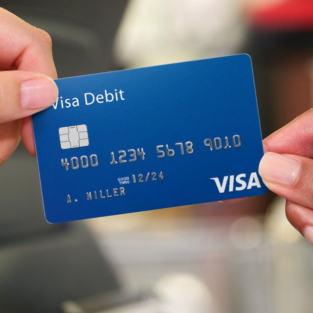 Hoang mang: Thẻ Visa Debit tự động phát sinh nhiều giao dịch giữa đêm, tổng số tiền bị trừ lên tới hơn 40 triệu! - Ảnh 2.