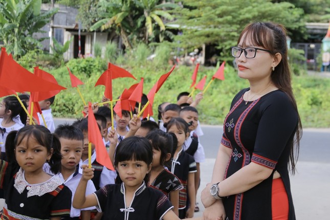 Sáng nay, hơn 23 triệu học sinh khai giảng năm học mới - Ảnh 21.