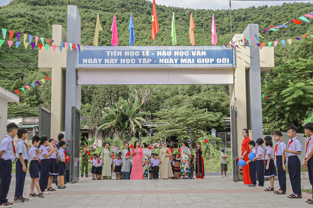 Sáng nay, hơn 23 triệu học sinh khai giảng năm học mới - Ảnh 22.