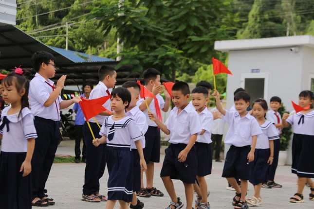 Sáng nay, hơn 23 triệu học sinh khai giảng năm học mới - Ảnh 23.