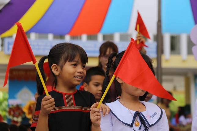 Sáng nay, hơn 23 triệu học sinh khai giảng năm học mới - Ảnh 19.