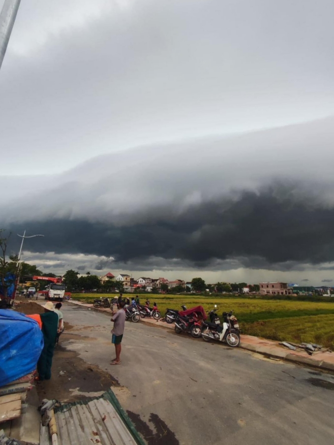 &quot;Mây sóng thần&quot; trên bầu trời Nghệ An trước thời điểm siêu bão Yagi đổ bộ là hiện tượng gì?- Ảnh 3.