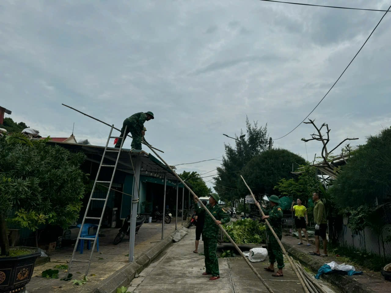 Hình ảnh Quảng Ninh căng mình chống bão số 3 - Ảnh 4.