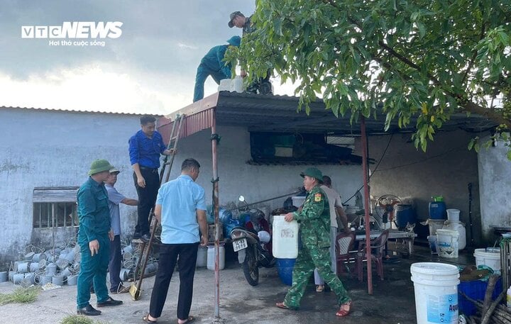 TRỰC TIẾP: Bão Yagi áp sát Quảng Ninh, mưa gió giật kinh khủng, cây đổ la liệt - Ảnh 47.